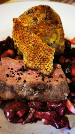 Sous-vide gegarte Entenbrust | Bulgur-Knödel mit Brie-Birnen-Füllung | Rote-Bete-Sauerkirsch-Salat