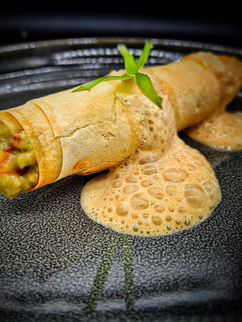 Filo-Teigröllchen | Avocado-Möhrentatar-Füllung | Ingwer-Zitronen-Schaum