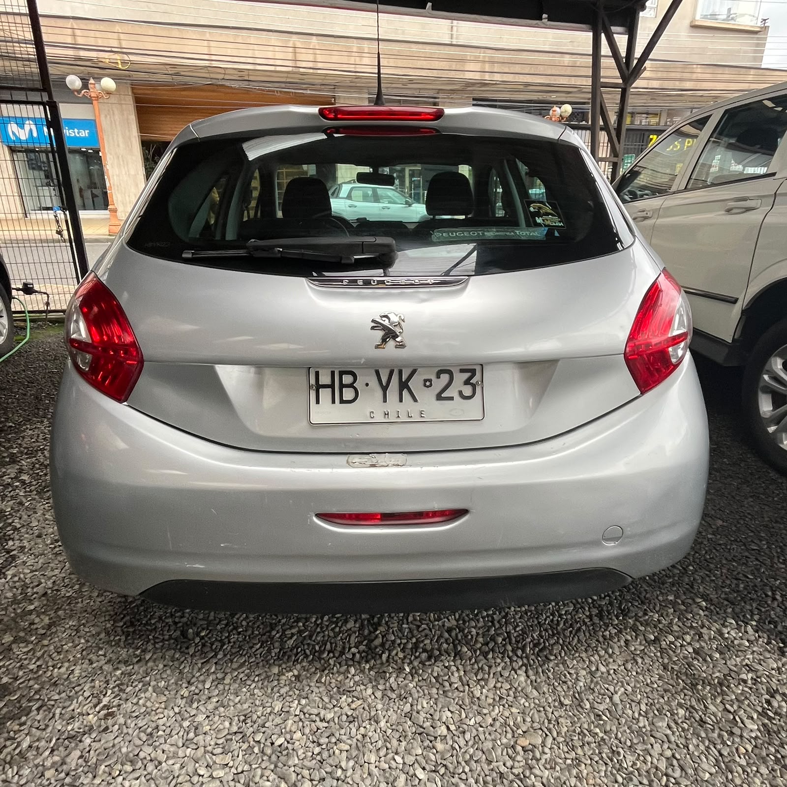 Peugeot 208 — foto 5 de 6
