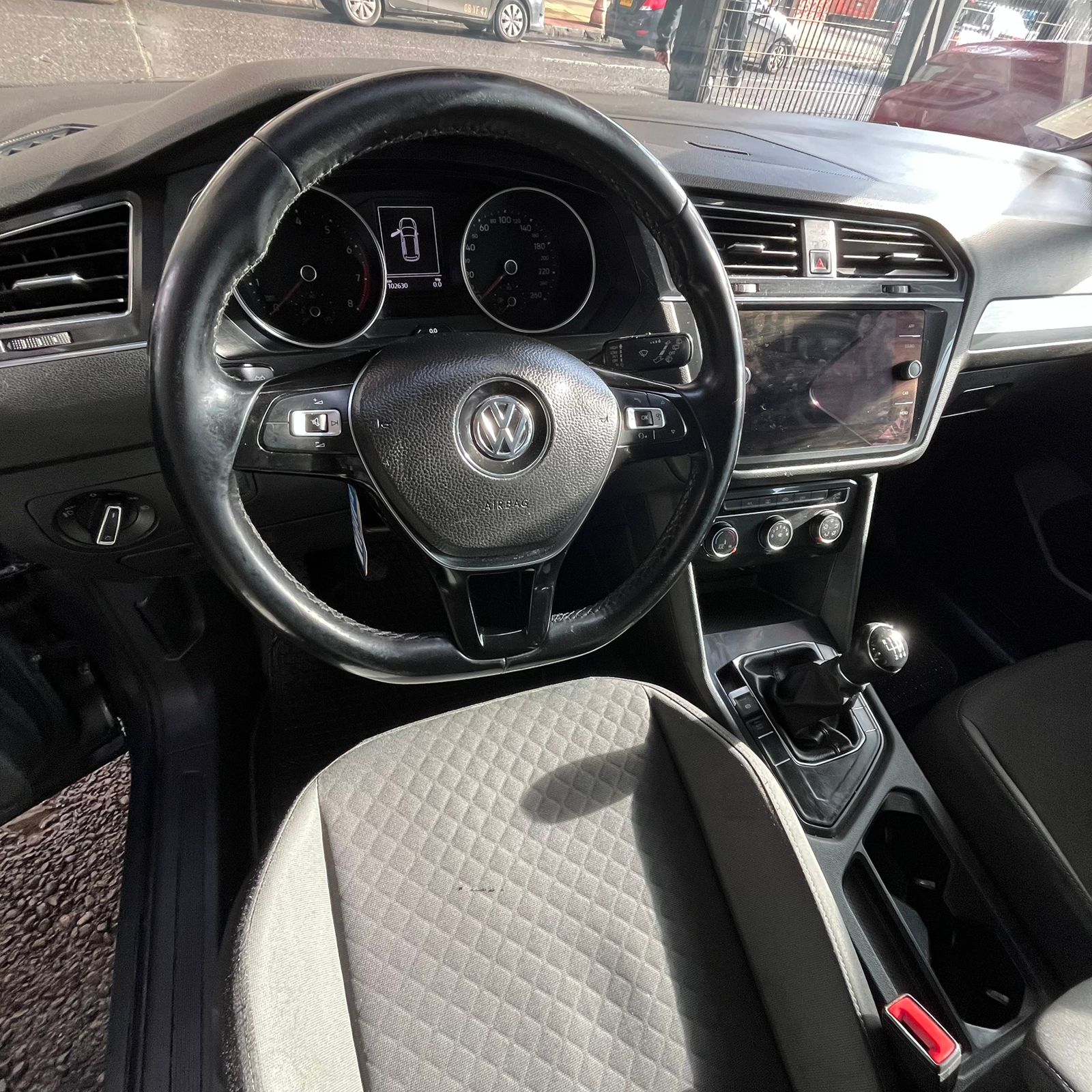 Volkswagen Tiguan — foto 5 de 8