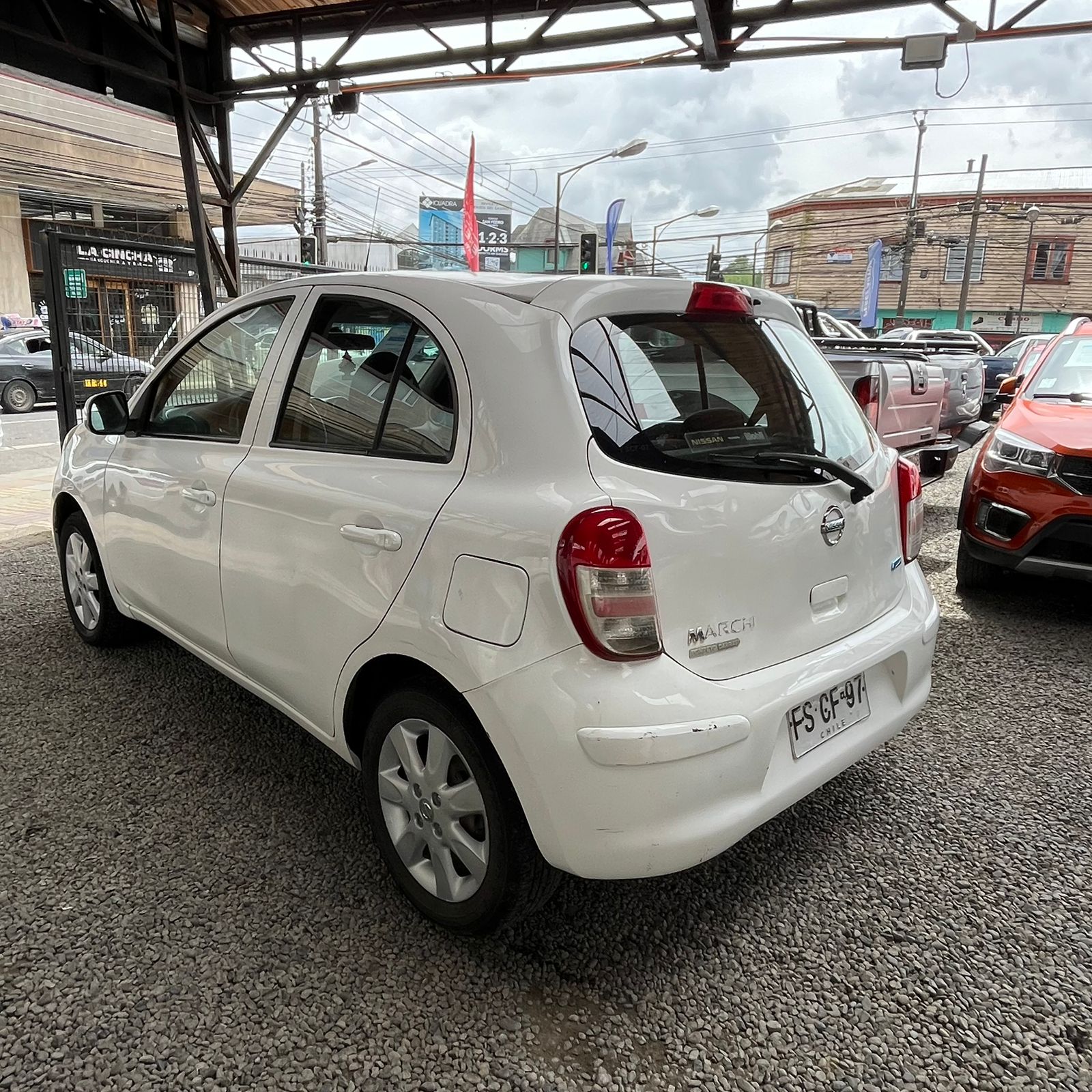 Nissan March — foto 5 de 6
