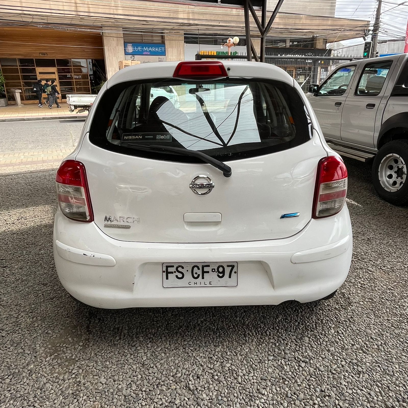 Nissan March — foto 6 de 6