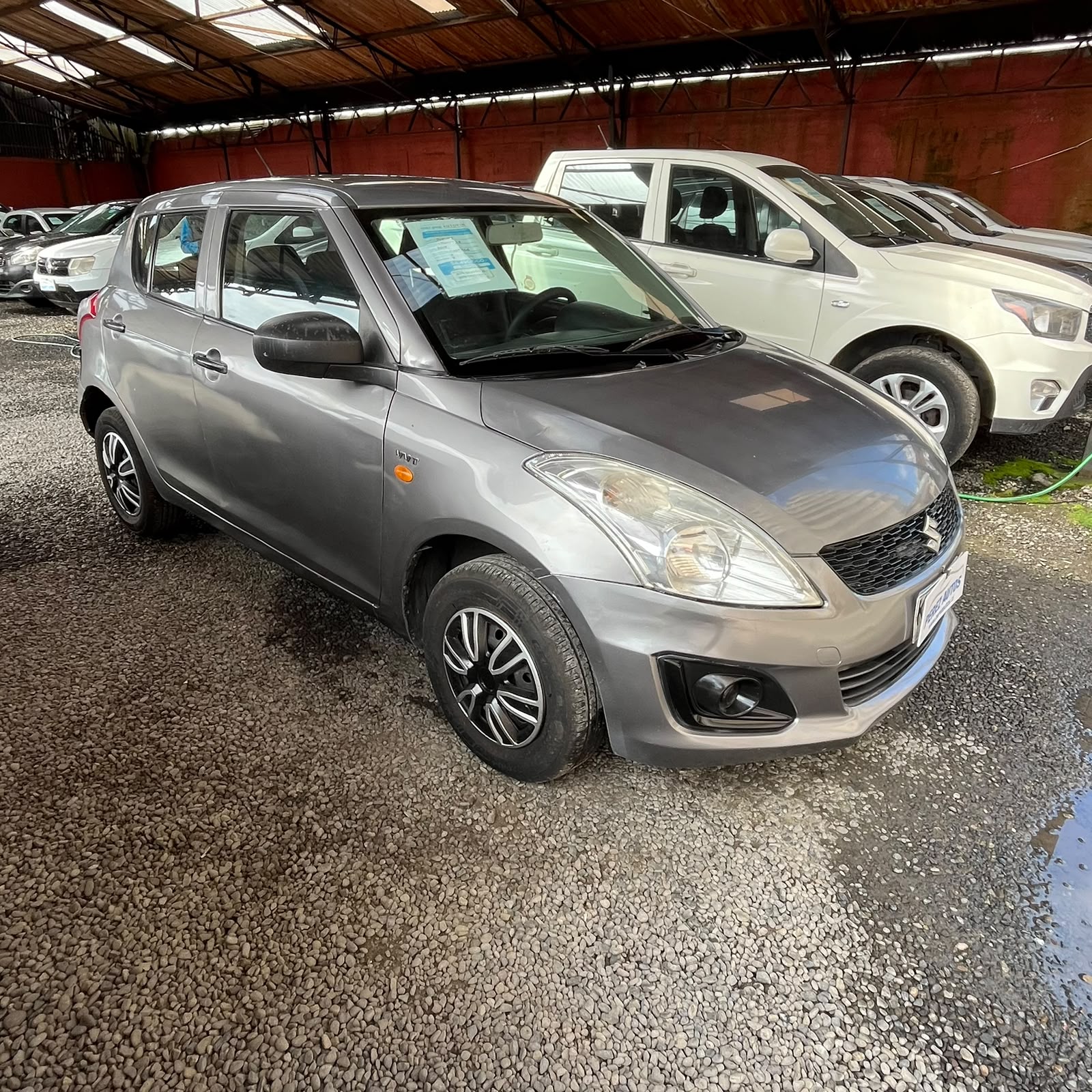 Suzuki Swift — foto 3 de 6