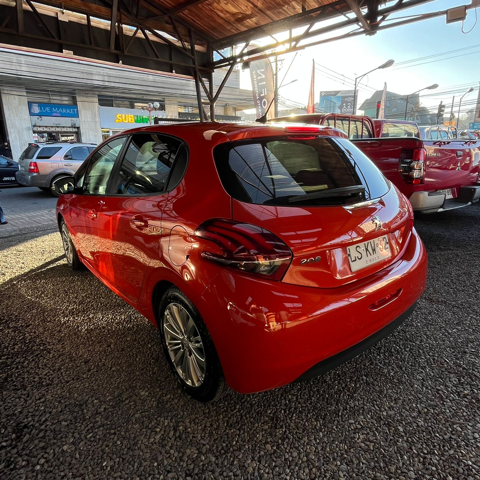 Peugeot 208 — foto 5 de 6