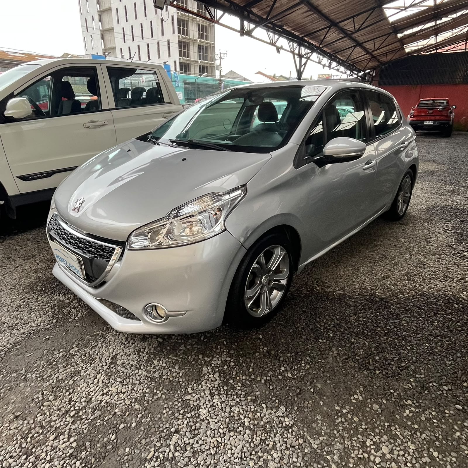 Peugeot 208 — foto 2 de 6