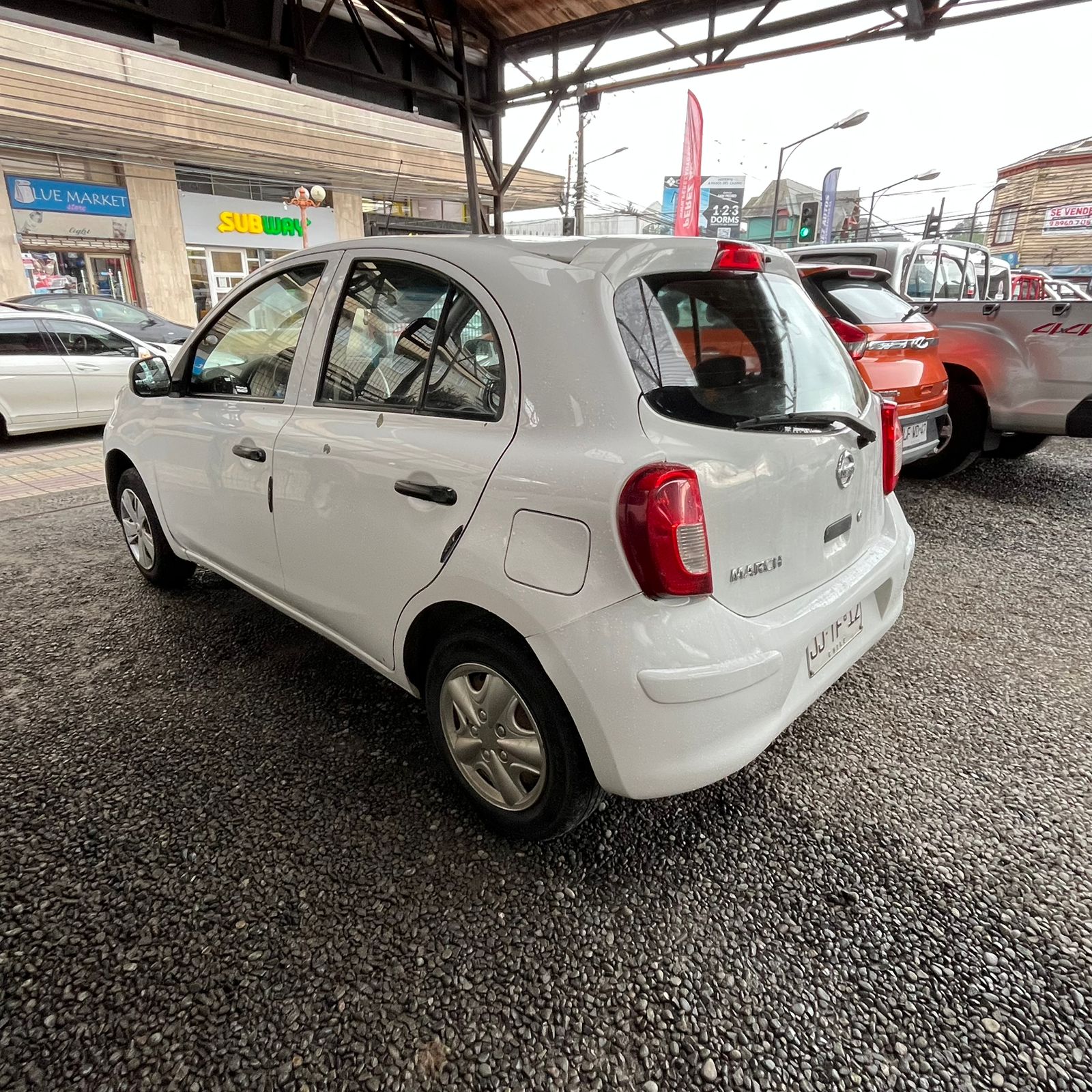 Nissan March — foto 6 de 6