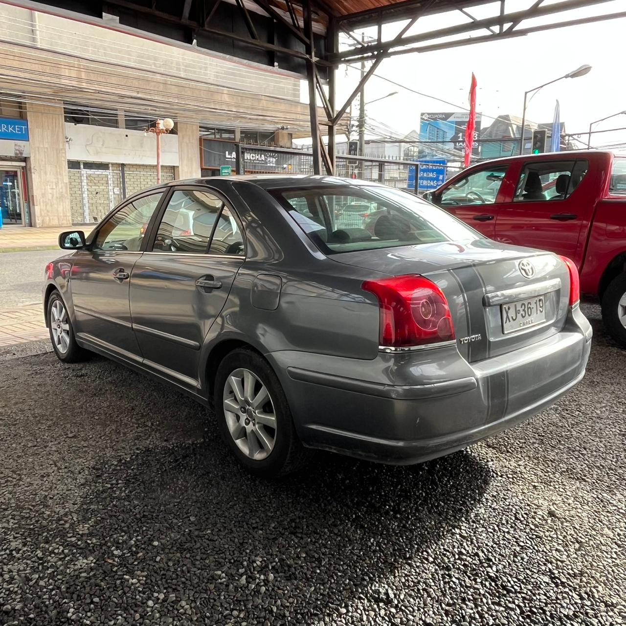 Toyota Avensis — foto 5 de 6