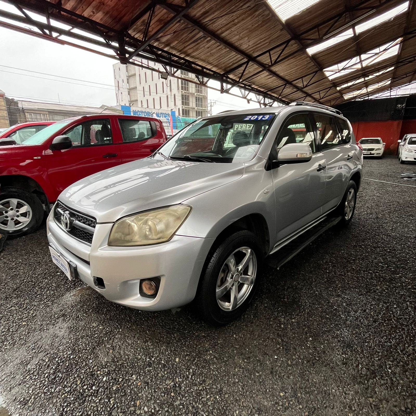 Toyota RAV4 — foto 2 de 6