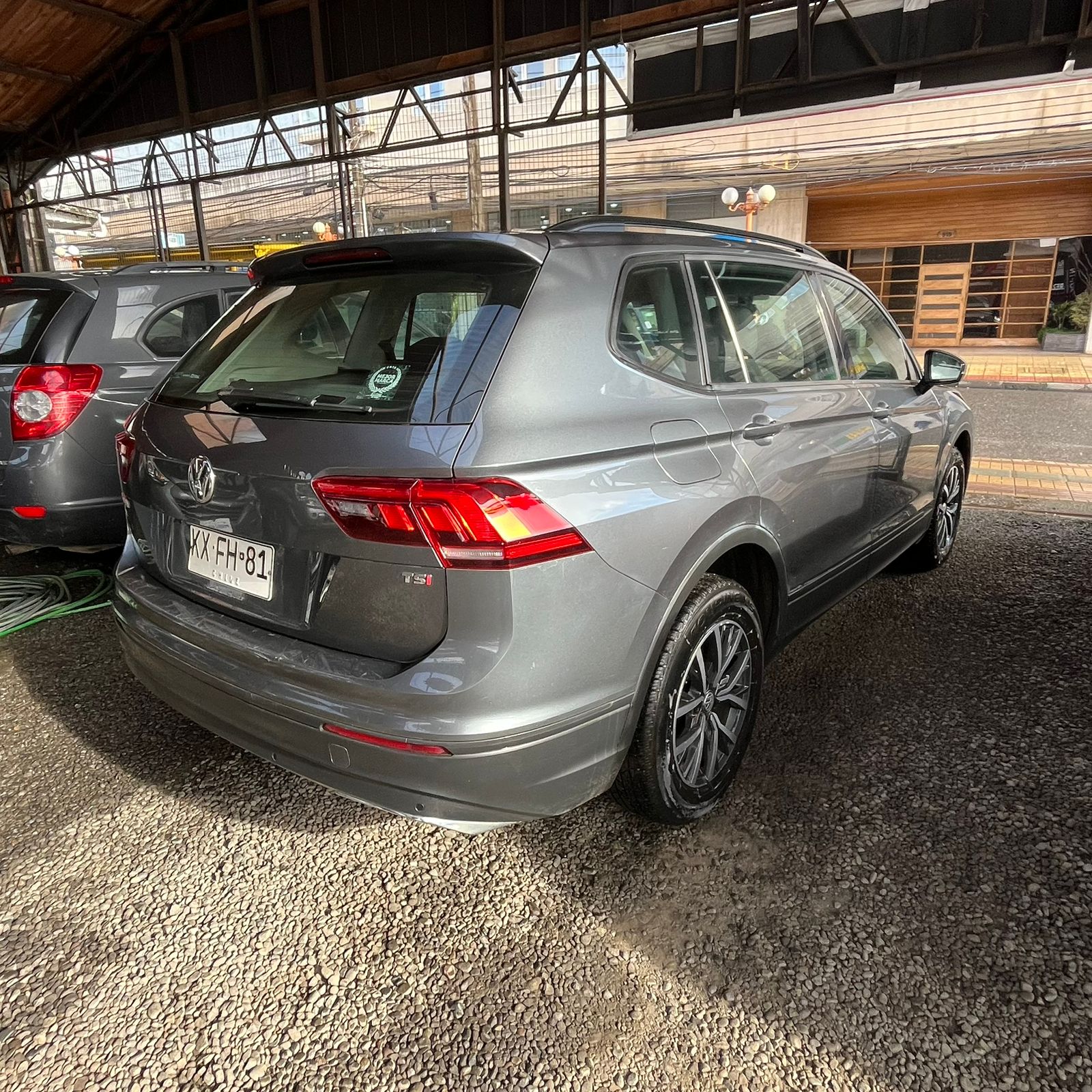 Volkswagen Tiguan — foto 6 de 8