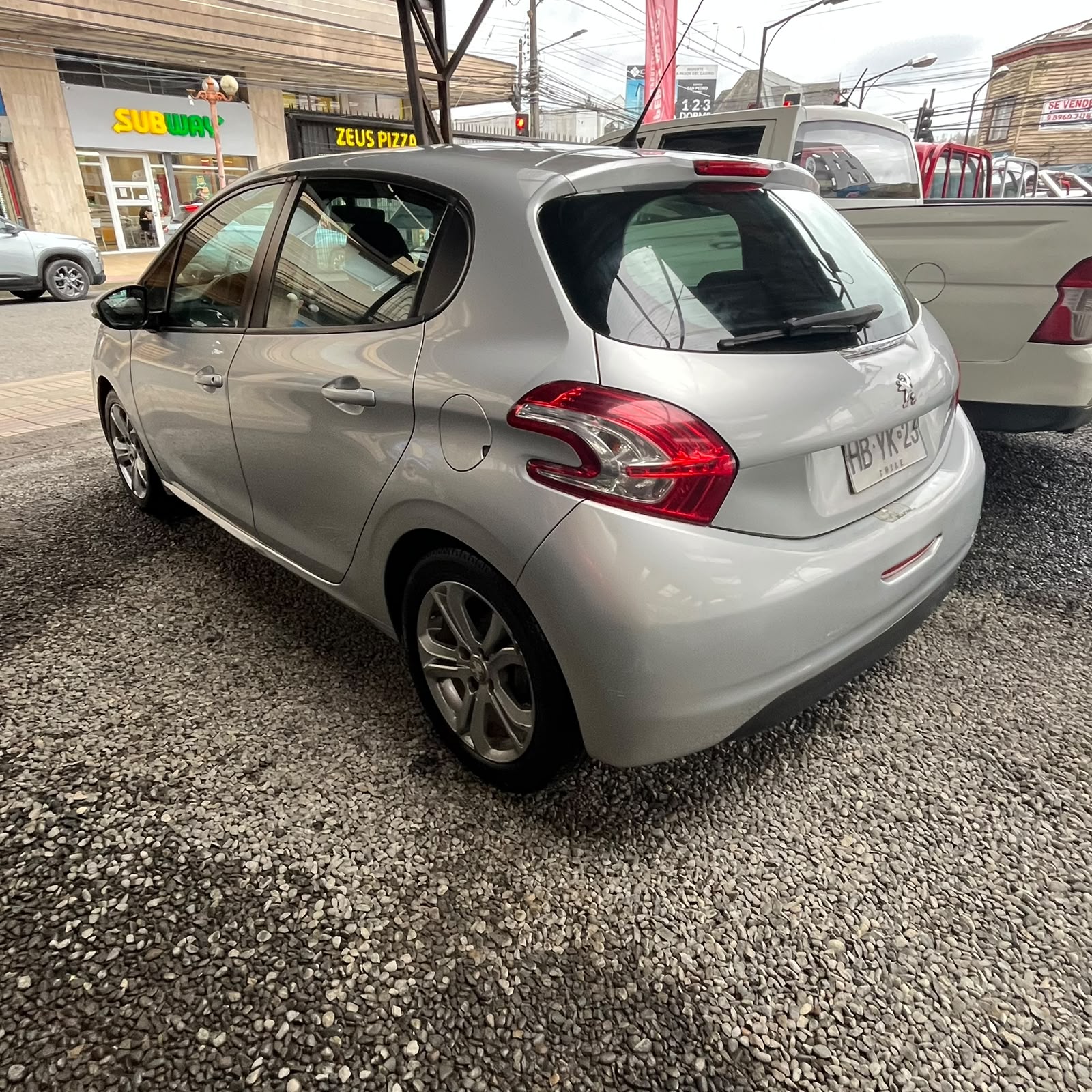Peugeot 208 — foto 6 de 6