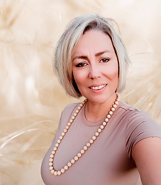 « J’aide chacun à se libérer des tensions, des blocages et du stress en reconnectant le corps à son énergie vitale, pour retrouver clarté, apaisement et alignement intérieur. »