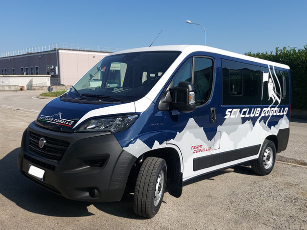 Realizzazione e applicazione grafiche e loghi aziendali su auto e furgoni presso GREENCAR Automotive