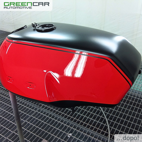 Raddrizzatura botte o ammaccature su serbatoio moto presso carrozzeria Greencar Automotive