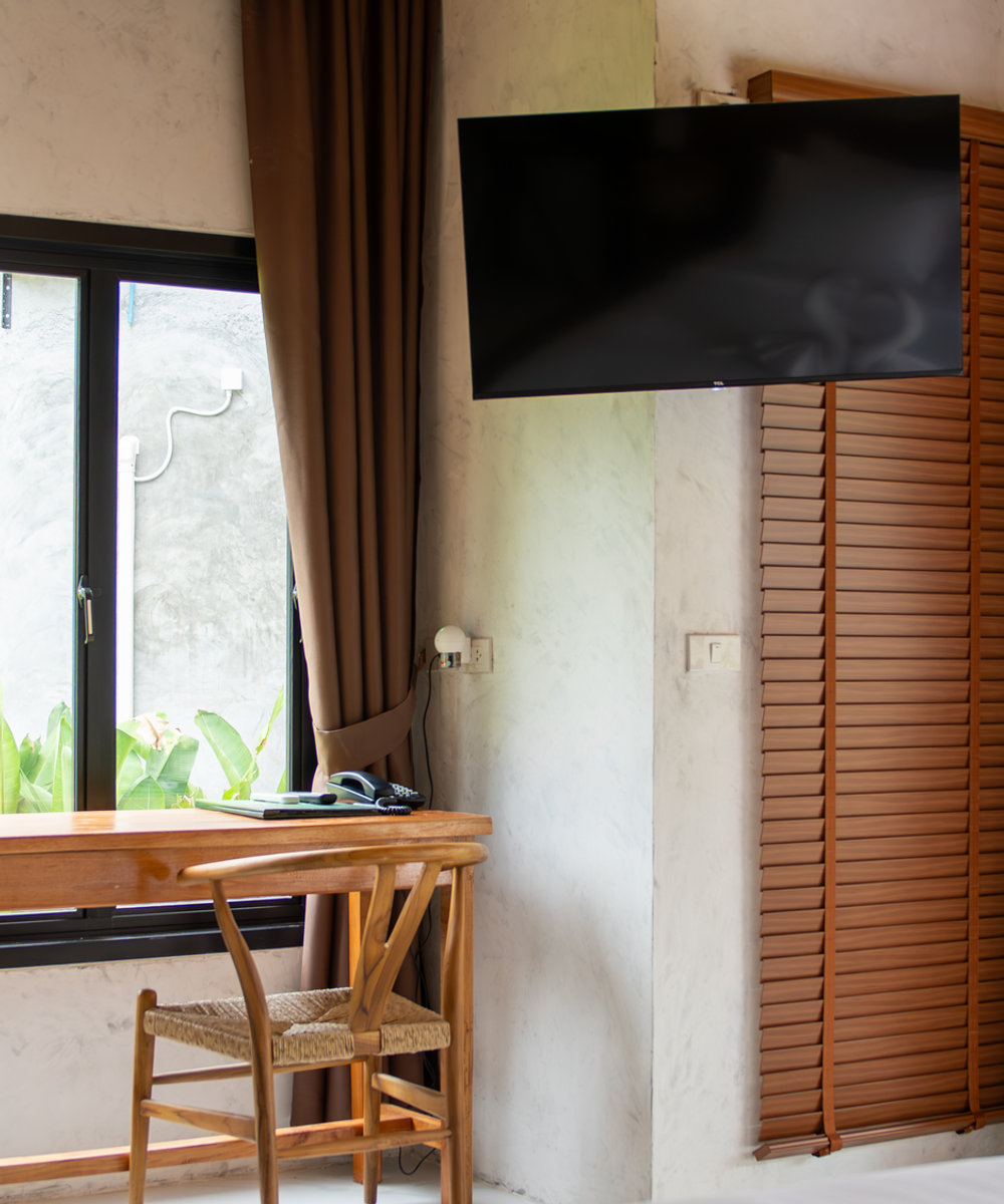 Lagoon Pavilion Room balcony with outdoor jacuzzi and garden view