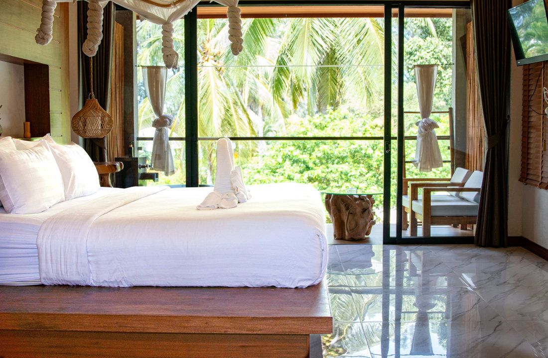 Seaside Pavilion Deluxe Room with balcony bathtub and pool view