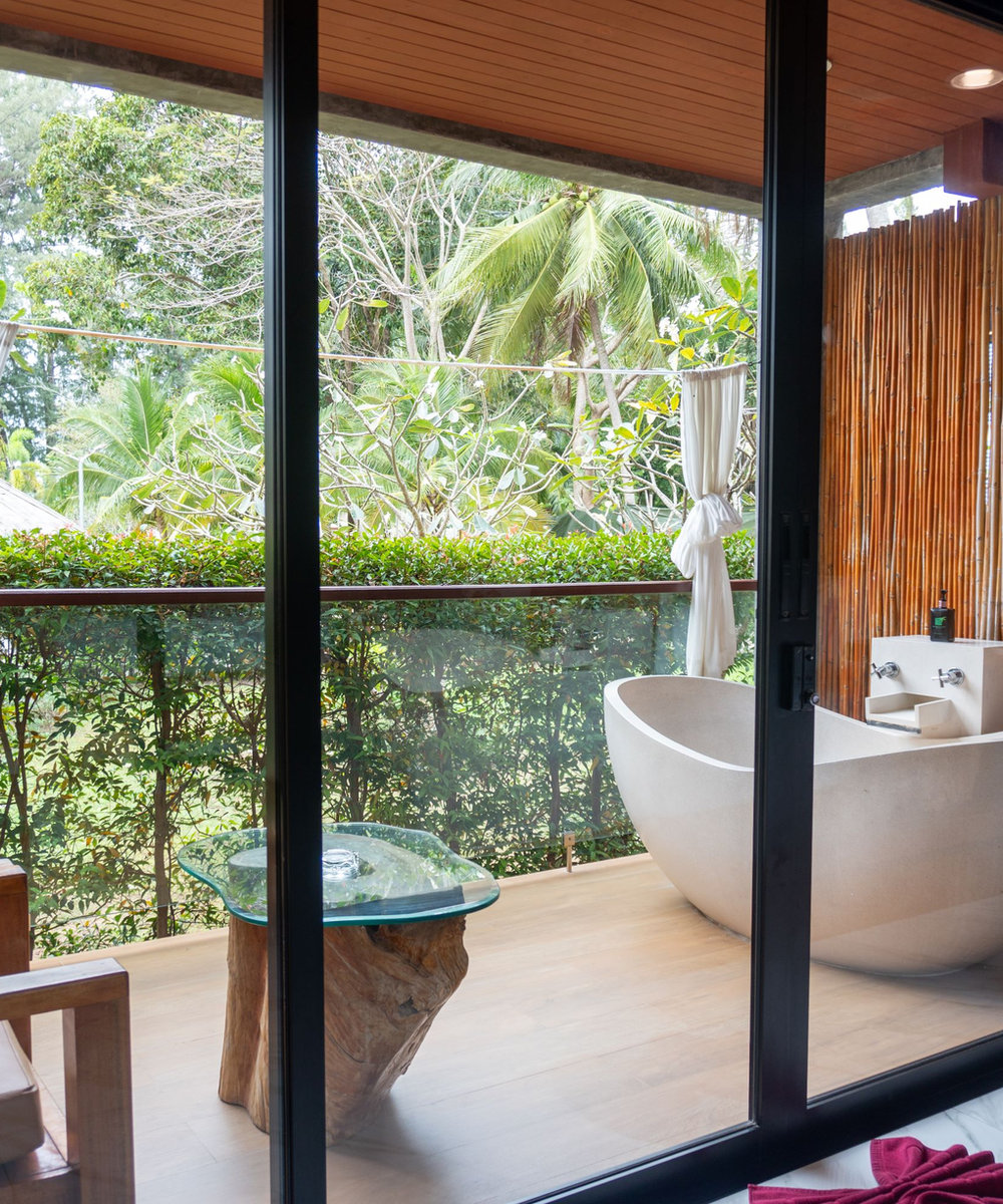 Seaside Pavilion Room balcony bathtub with tropical garden view