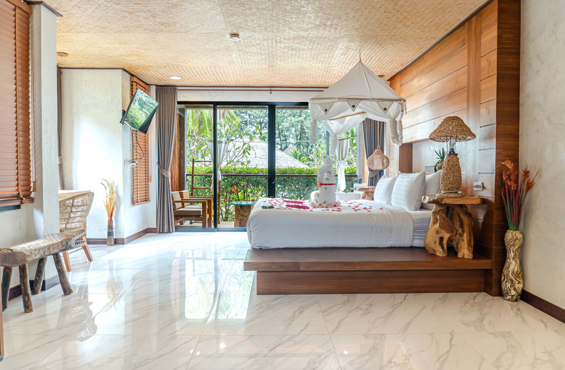 Seaside Pavilion Room with garden view and balcony bathtub