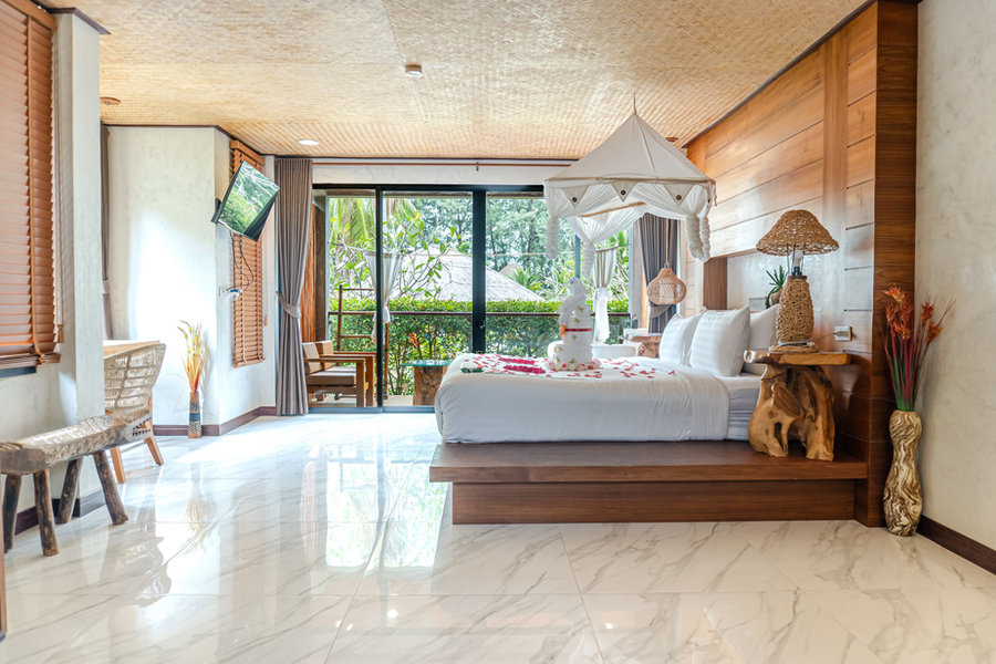 Seaside Pavilion Room with garden view and balcony bathtub