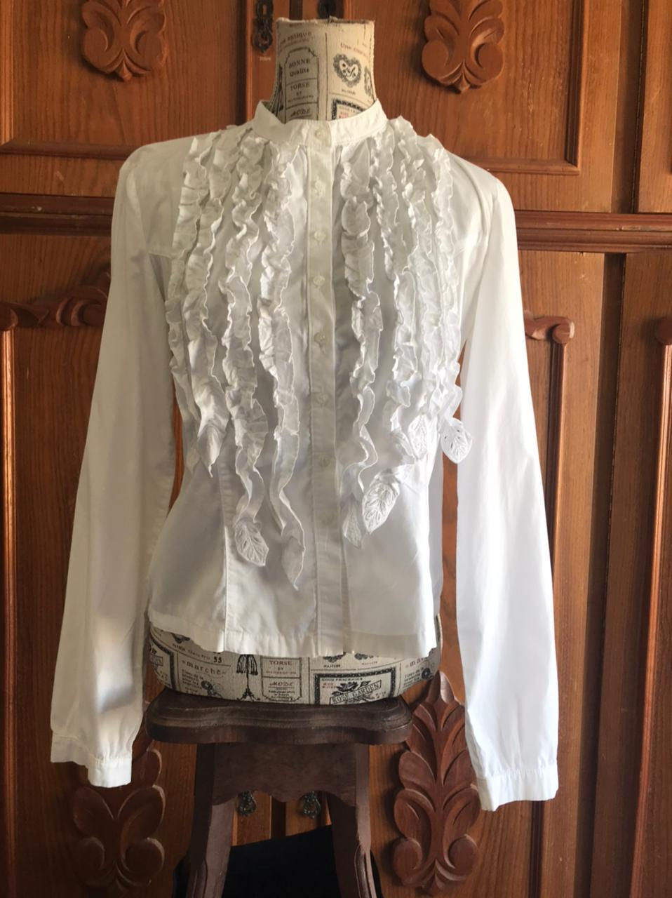 Blusa vintage com babados e bordado rechelieu!