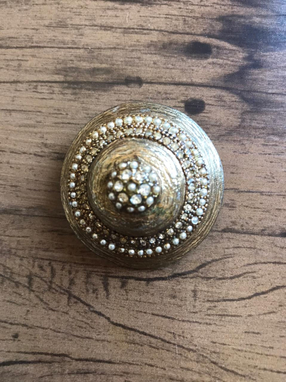 Broche vintage cravejado em pedras!