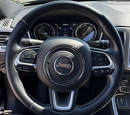 Jeep nera interni