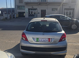 Peugeot grigia retro