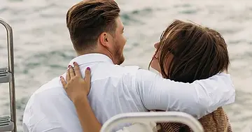 2022-12-05-mixnews-on-a-yacht-2920946_960_720.webp