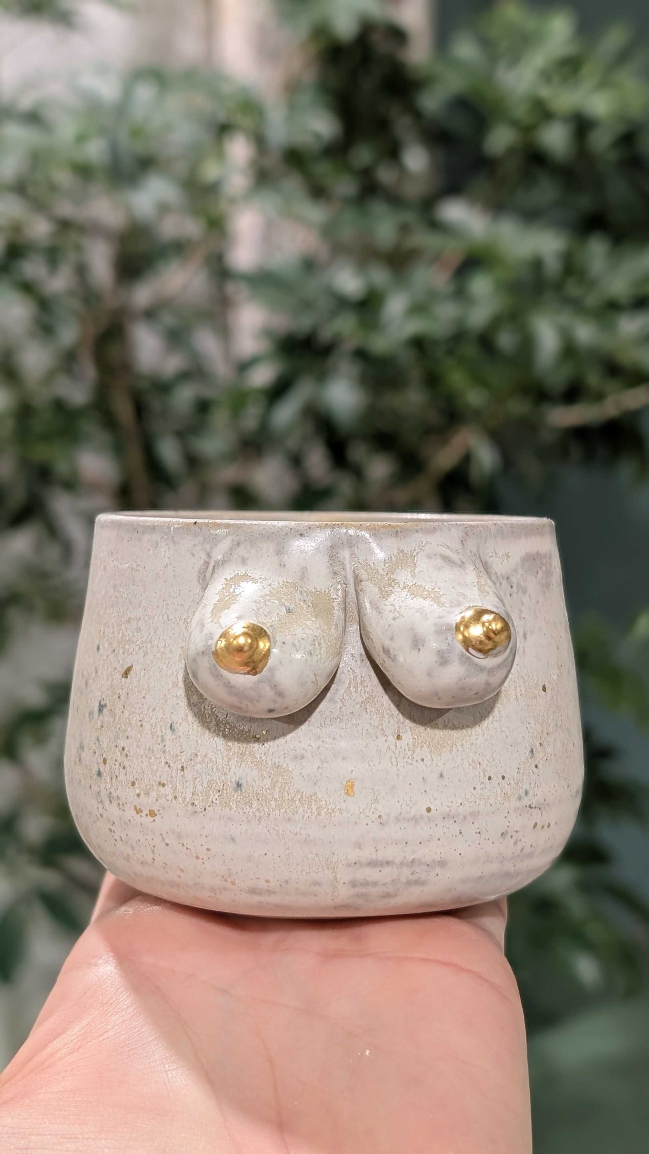 Cappucchinobecher mit Vulva Madita