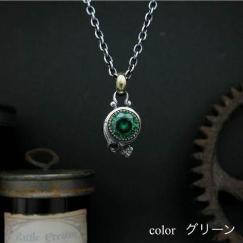 サムネイル： キュービックジルコニア付スカルモチーフのシルバーペンダント