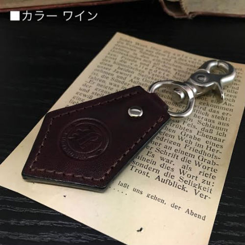 サムネイル： ルガトショルダーを使用した本革製レザーキーホルダー
