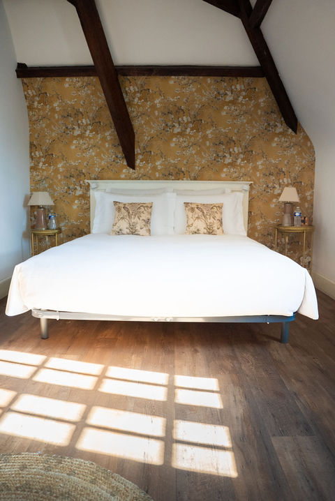 Chambre d’hôtes Suite Marine à Dinan, avec salon et lit queen-size