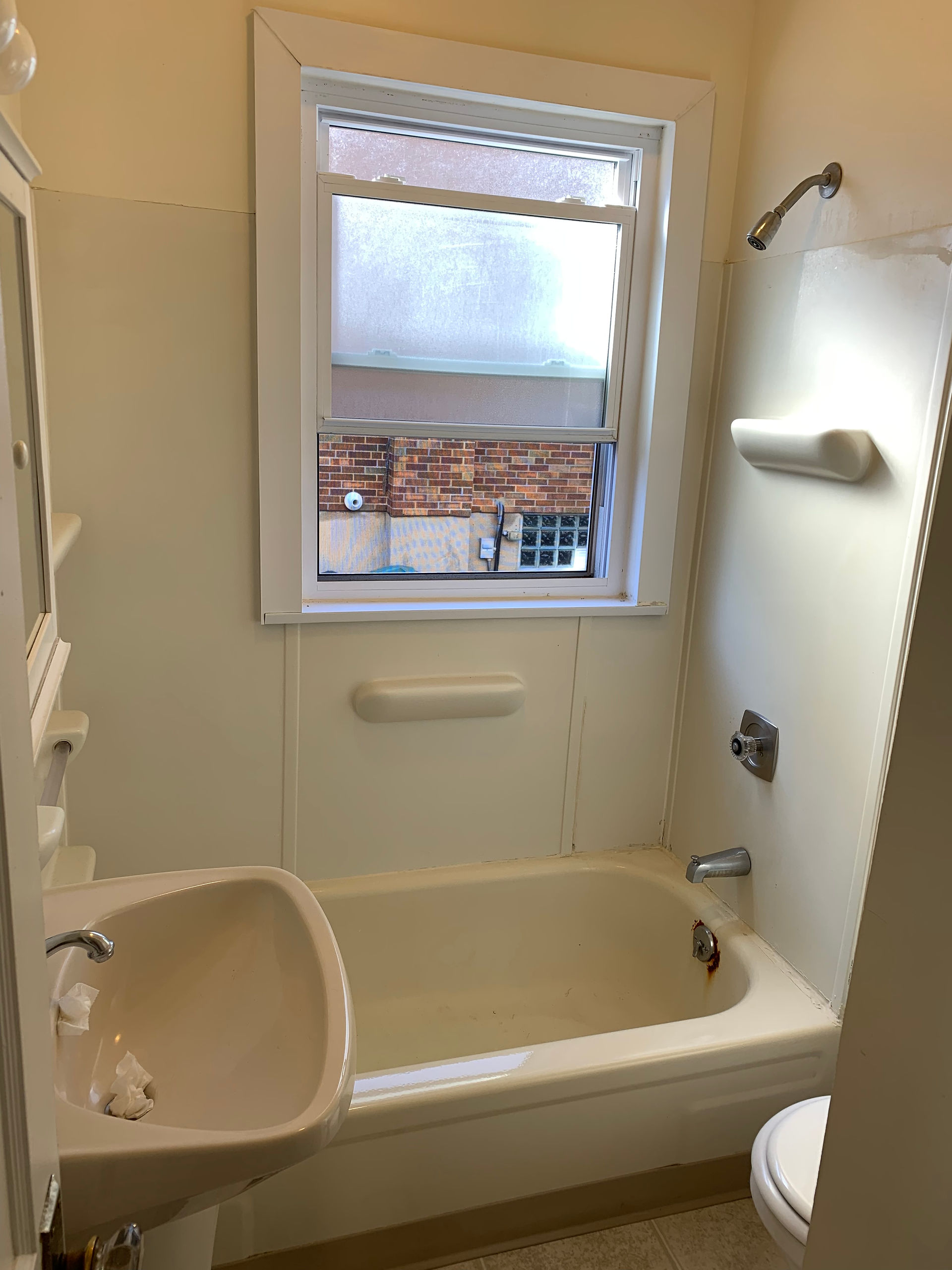 bathroom before picture