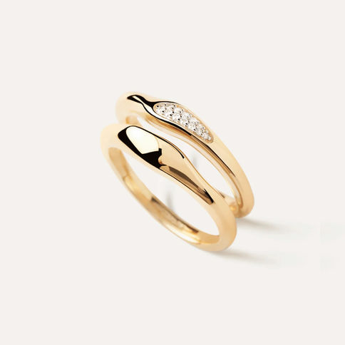 Gold intertwined rings with small diamonds