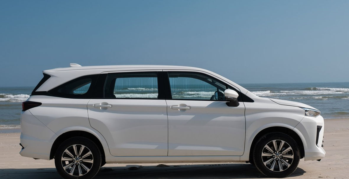 Mặt bên hông với đường cong tạo hình ấn tượng