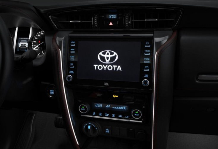 Hệ thống giải trí xe Toyota Fortuner 2022