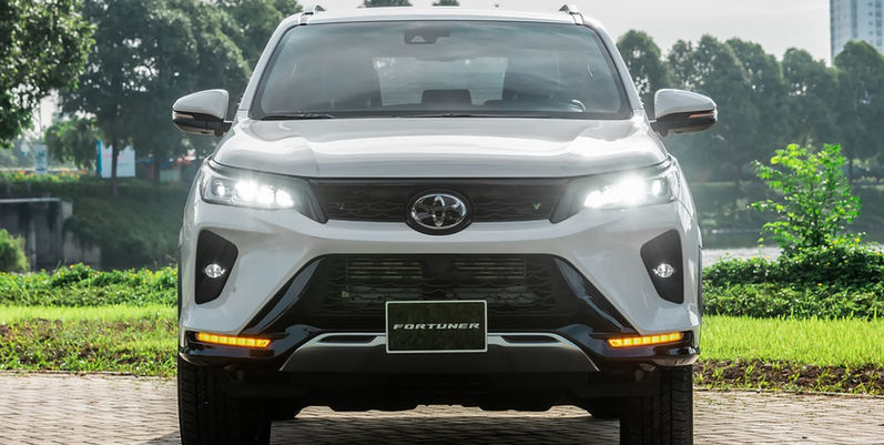 Fortuner-7-min.jpg