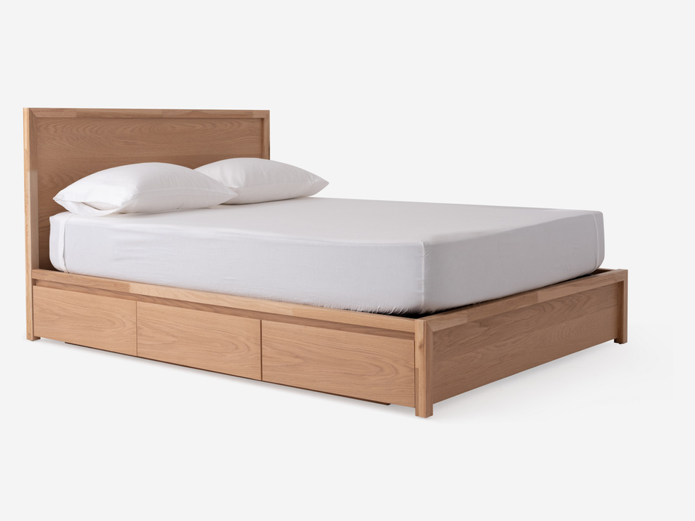 Light wood platform bed with drawers