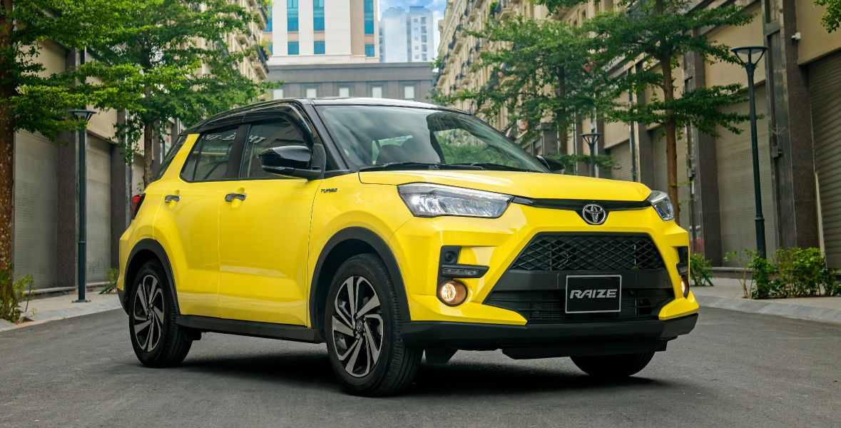 Toyota Raize màu vàng
