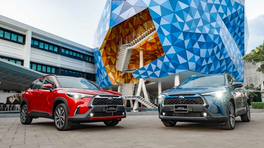 So sánh xe Toyota Cross 2023: Giá bán, màu sắc, thông số kỹ thuật. Đâu là sự khác biệt?