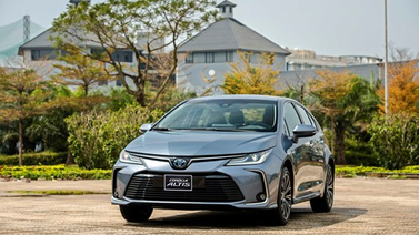 Corolla Altis 2022 mới ra mắt có gì hấp dẫn. Có nên mua xe Altis 2022 không?