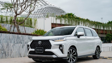 Toyota Veloz CVT bản tiêu chuẩn: Giá bán, thông số kỹ thuật và khuyến mại tháng 4/2023