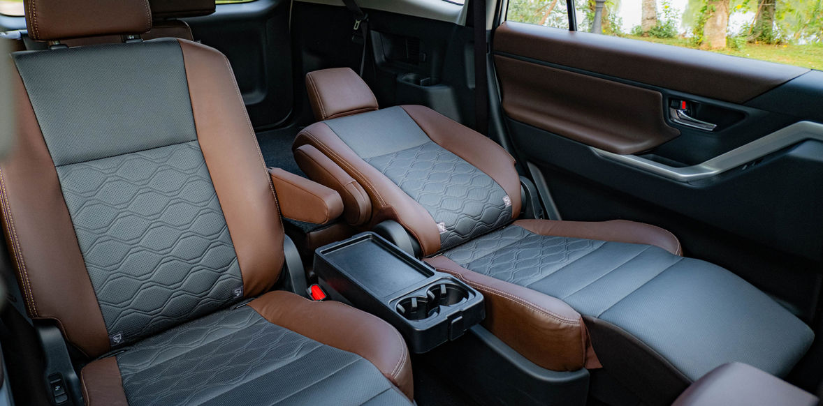 Màn hình hiển thị thông tin TFT 7 inch của Toyota Innova Cross Hybrid 2025, giao diện trực quan.