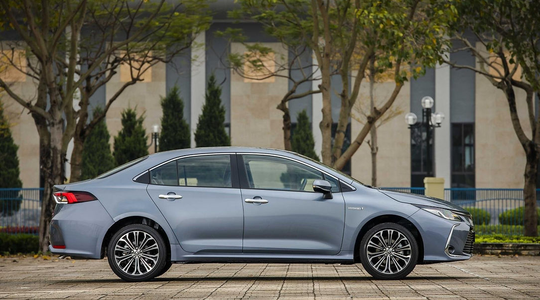 gia-xe-toyota-altis-2022-than-xe