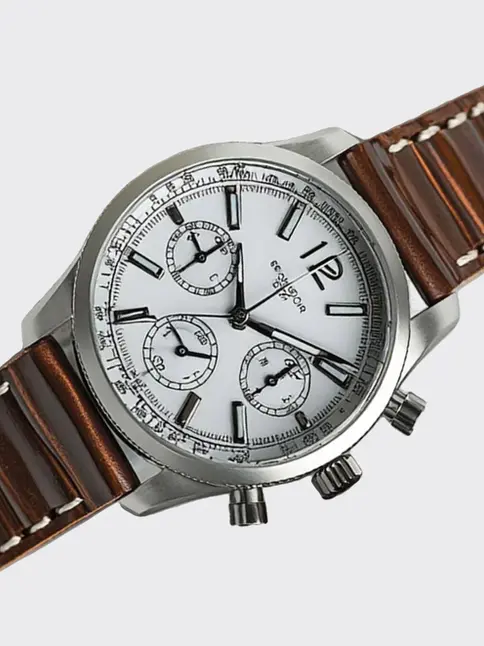 Vintage-inspired watch with brown leather strap