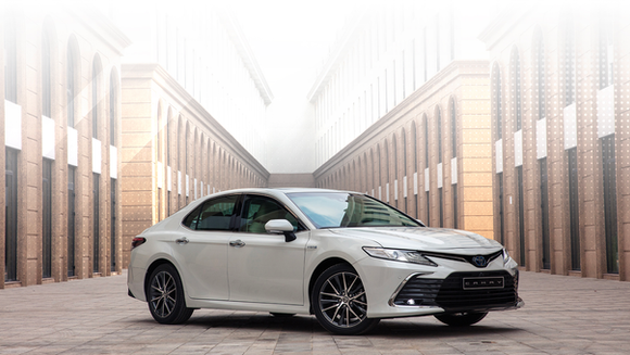 Toyota Camry Hybrid 2023 với kỳ vọng tiên phong công nghệ xanh tại Việt Nam