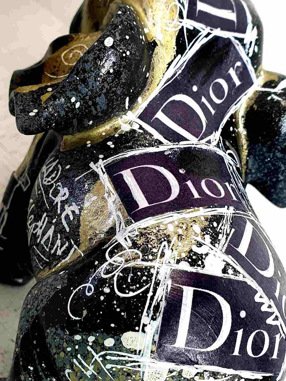 Miniature : Sculpture éléphant street art dior