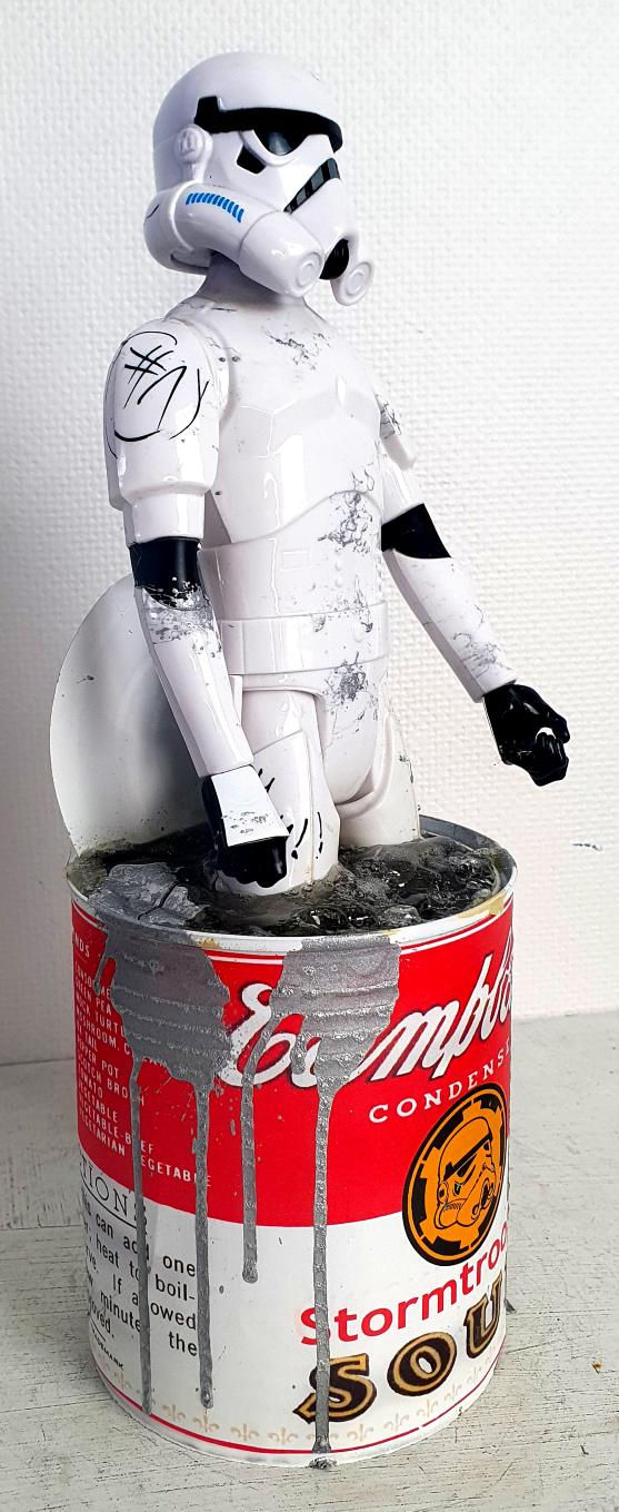 Thumbnail: Sculpture pop art Stormtrooper dans soupe campbell