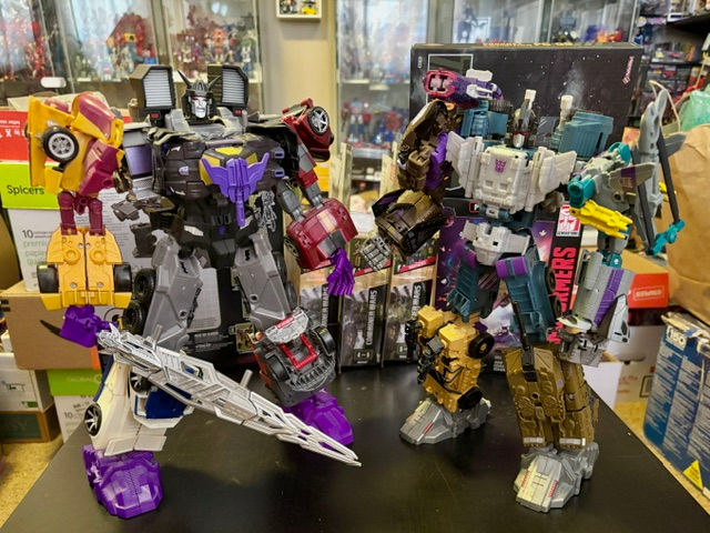 Thumbnail: TF CW Bruticus w/ upgrade kits