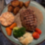 Tendertoin Steak with Peppersauce, Vegetables, Garlic and Fried Potatoes/สันนอก ซอสพริกไทยดำ ผักและมันบด