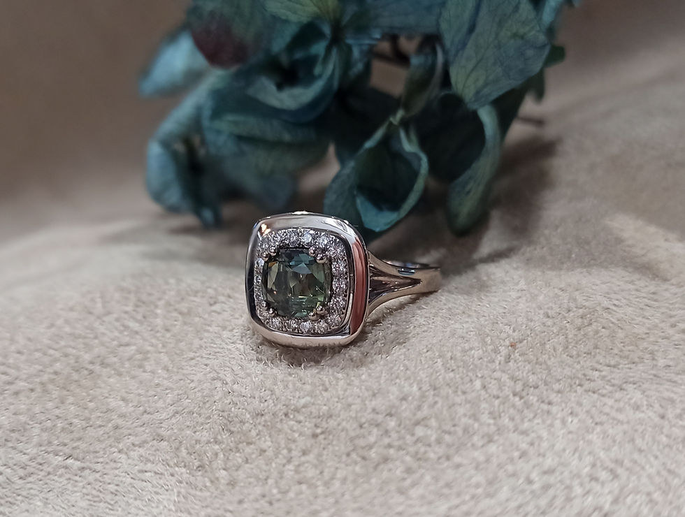 Bague Saphir vert et diamants